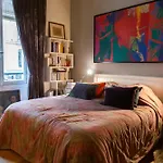 Bright And Luxurious In The Heart Of * باريس