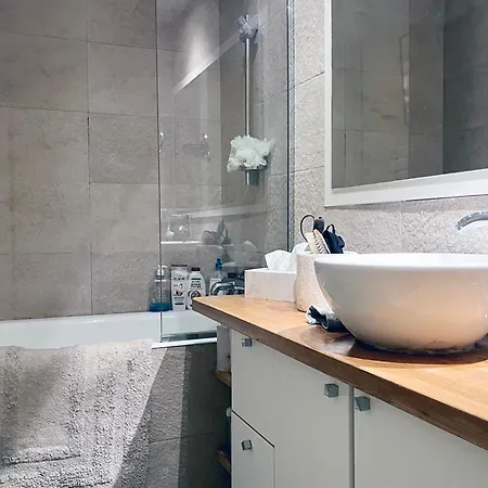 Bright And Luxurious In The Heart Of Apartment Paris