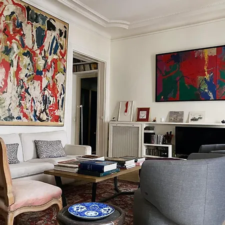 Bright And Luxurious In The Heart Of Paris