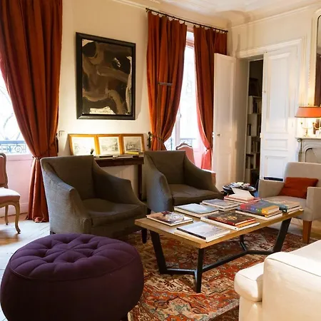 Bright And Luxurious In The Heart Of Paris