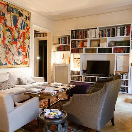 Bright And Luxurious In The Heart Of Apartment
