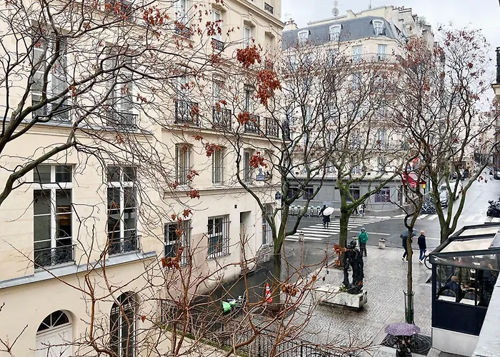 Bright And Luxurious In The Heart Of *