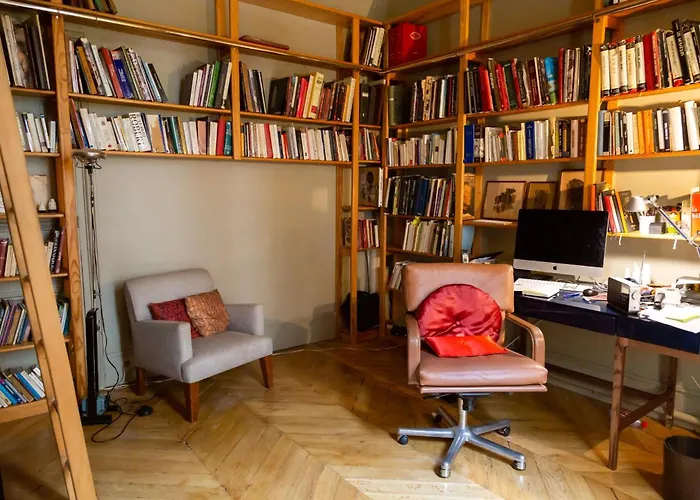 Bright And Luxurious In The Heart Of Apartment