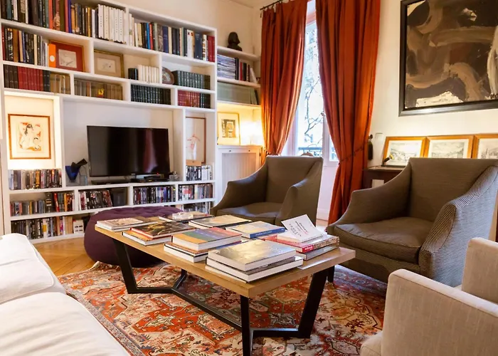 Bright And Luxurious In The Heart Of Apartment Paris